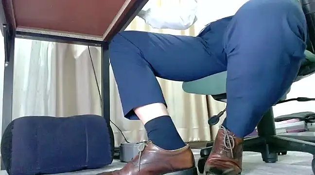 softlyS online show from March 2025 03:37:01 PM