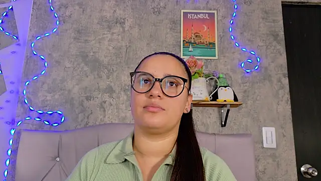 Snapshot of Victoria_Ponce1 chatting on October 2025 01:22:02 PM Victoria Ponce1 online show from October 2025 01:22:02 PM