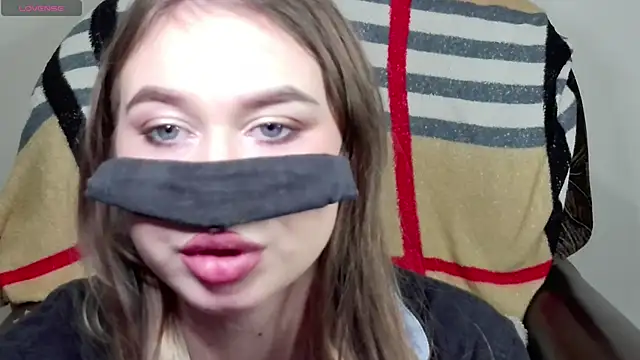Mikki5P online show from February 2025 09:04:01 PM