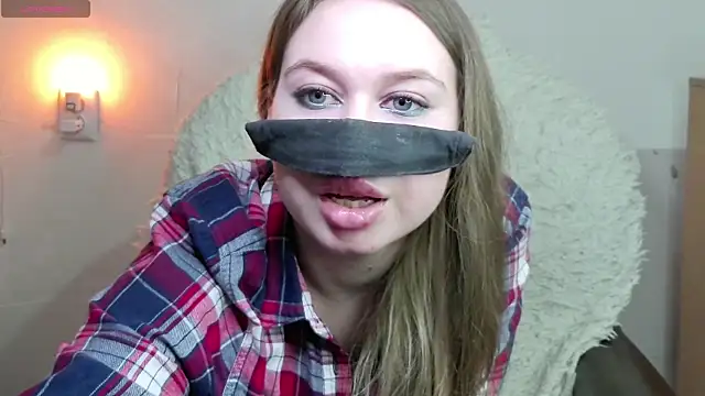Mikki5P online show from March 2025 06:03:02 PM