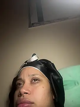 Snapshot of shyfr34k chatting on January 2025 01:10:02 AM shyfr34k online show from January 2025 01:10:02 AM