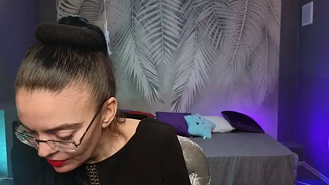 Snapshot of Rose_Noir chatting on December 2024 12:33:01 PM Rose Noir online show from December 2024 12:33:01 PM