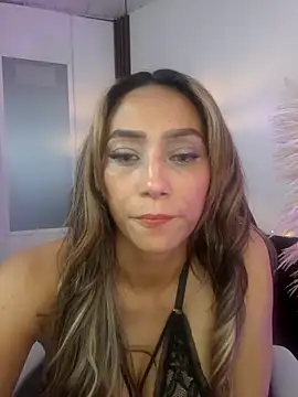 salome drasin online show from September 2025 06:19:02 PM