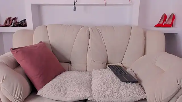 Radiant Naomi online show from November 2025 11:43:02 AM