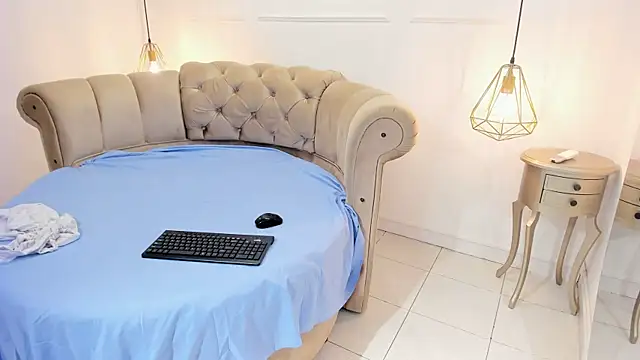 briannaduque online show from February 2025 01:11:01 PM