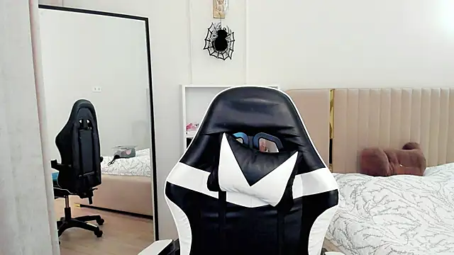 may mia online show from November 2025 02:32:02 AM