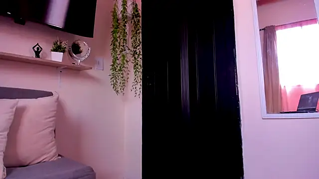 sofiaVelez01 online show from May 2026 04:10:01 PM