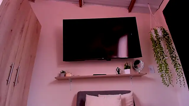 sofiaVelez01 online show from May 2026 04:10:01 PM