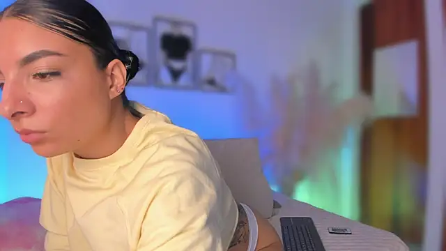 777AylinZ online show from April 2026 06:33:02 PM