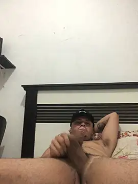 Snapshot of alexxng chatting on April 2026 05:52:01 PM alexxng online show from April 2026 05:52:01 PM