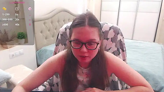 Snapshot of Cutie_Emily chatting on October 2025 03:04:02 PM Cutie Emily online show from October 2025 03:04:02 PM