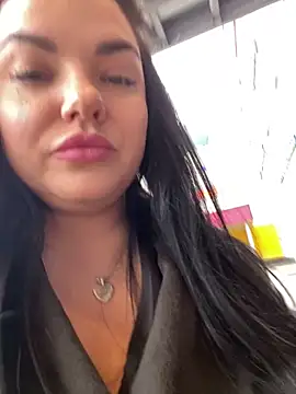 Amie Hill online show from November 2025 08:40:01 AM