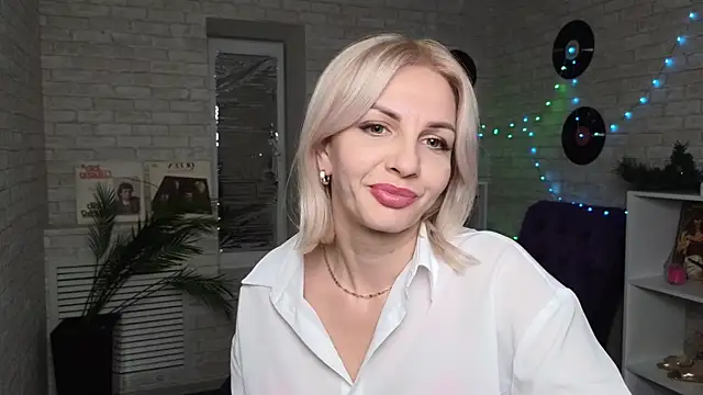 Snapshot of Barbara_Blonde chatting on February 2025 01:59:02 PM Barbara Blonde online show from February 2025 01:59:02 PM