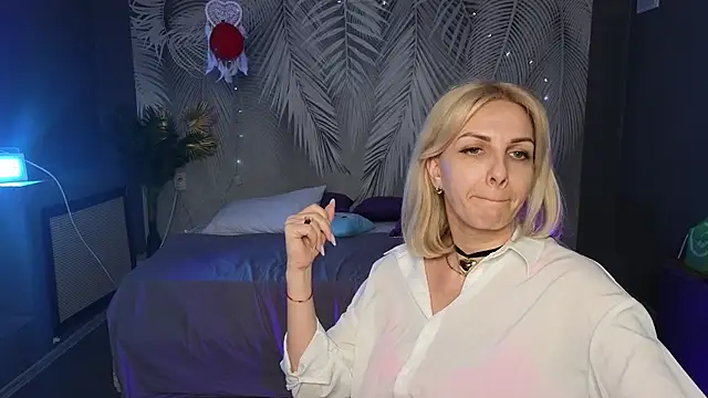 Snapshot of Barbara_Blonde chatting on March 2025 12:02:02 PM Barbara Blonde online show from March 2025 12:02:02 PM