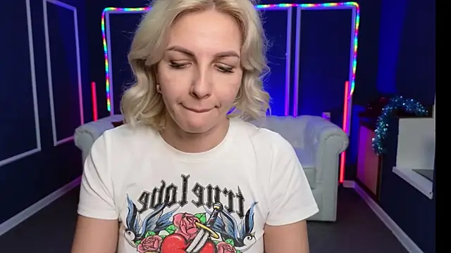 Snapshot of Barbara_Blonde chatting on January 2025 07:44:02 AM Barbara Blonde online show from January 2025 07:44:02 AM