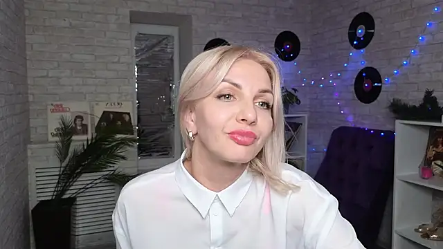 Snapshot of Barbara_Blonde chatting on February 2025 05:01:02 PM Barbara Blonde online show from February 2025 05:01:02 PM