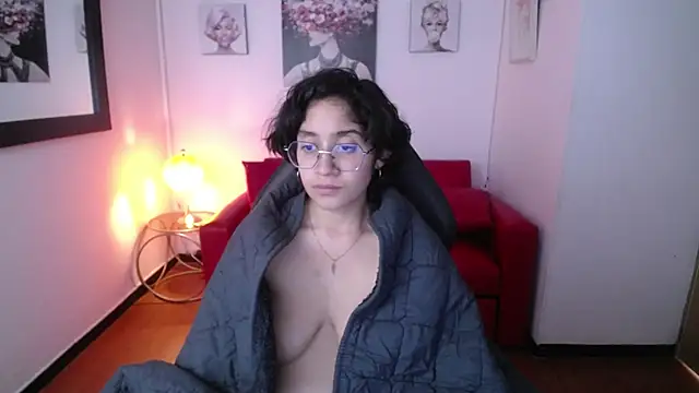 Lili Gomez  online show from February 2025 04:33:01 PM