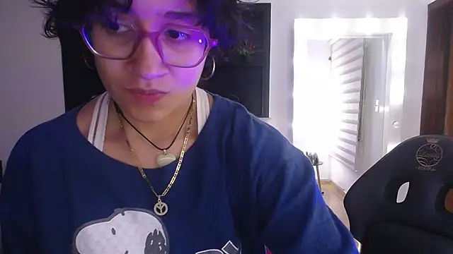 Lili Gomez  online show from November 2025 12:39:02 PM