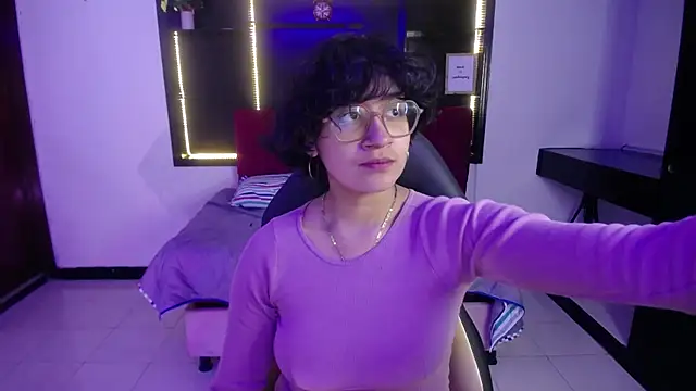 Lili Gomez  online show from November 2025 01:14:01 PM