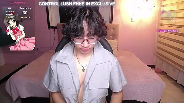 Lili Gomez  online show from November 2025 02:06:02 PM