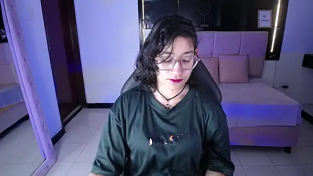 Lili Gomez  online show from September 2025 10:59:01 AM