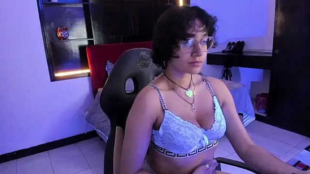 Lili Gomez  online show from December 2025 10:47:01 AM