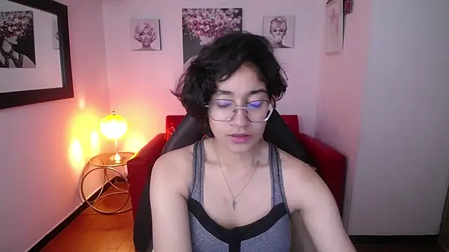 Lili Gomez  online show from February 2025 01:33:01 PM