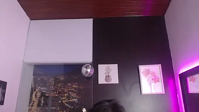 Lili Gomez  online show from November 2025 12:10:02 PM