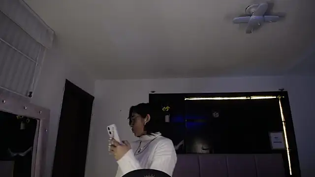 Lili Gomez  online show from September 2025 02:09:01 PM