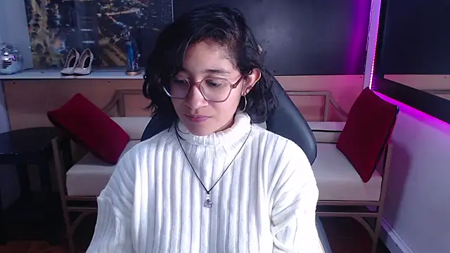 Lili Gomez  online show from September 2025 02:04:01 PM