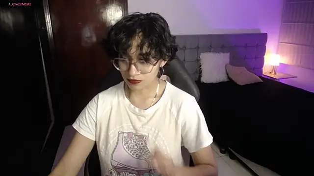 Lili Gomez  online show from October 2025 02:14:02 PM