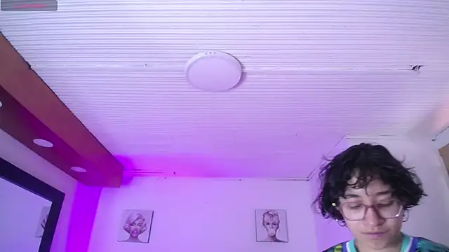 Lili Gomez  online show from November 2025 03:07:02 PM