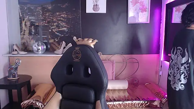 Lili Gomez  online show from October 2025 02:05:01 PM