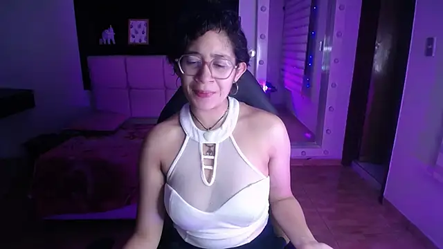 Snapshot of Lili_Gomez_ chatting on December 2025 11:02:02 AM Lili Gomez online show from December 2025 11:02:02 AM