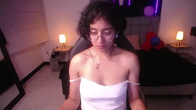 Lili Gomez  online show from March 2025 04:36:02 PM