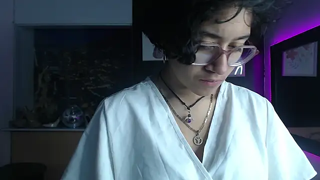 Lili Gomez  online show from October 2025 12:50:02 PM