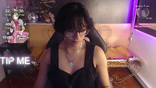 Lili Gomez  online show from October 2025 05:25:01 PM