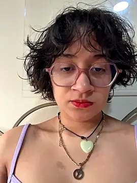 Lili Gomez  online show from December 2025 01:54:02 PM