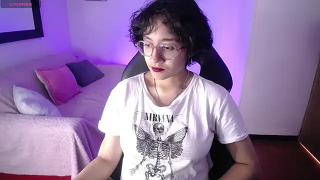 Lili Gomez  online show from November 2025 02:42:01 PM