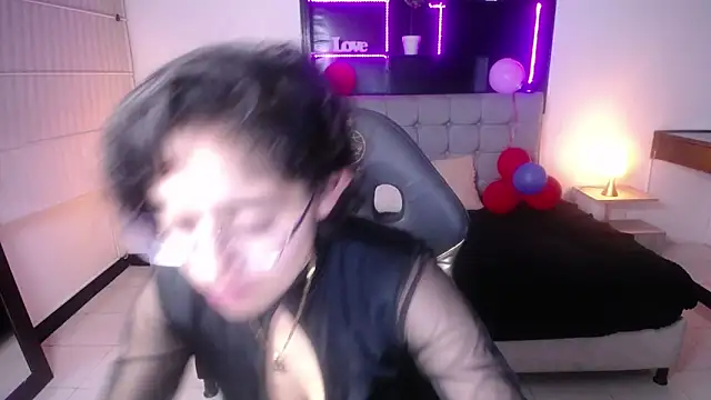 Lili Gomez  online show from March 2025 01:01:01 PM