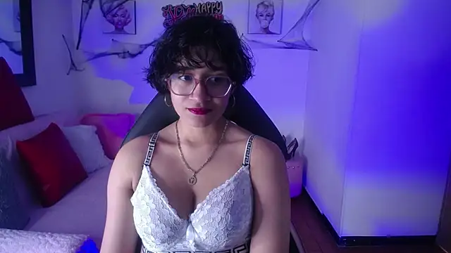 Lili Gomez  online show from October 2025 02:16:01 PM