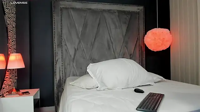 Pamela Johnsonn online show from November 2025 07:41:02 PM