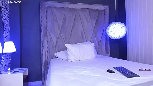 Pamela Johnsonn online show from November 2025 07:39:01 PM