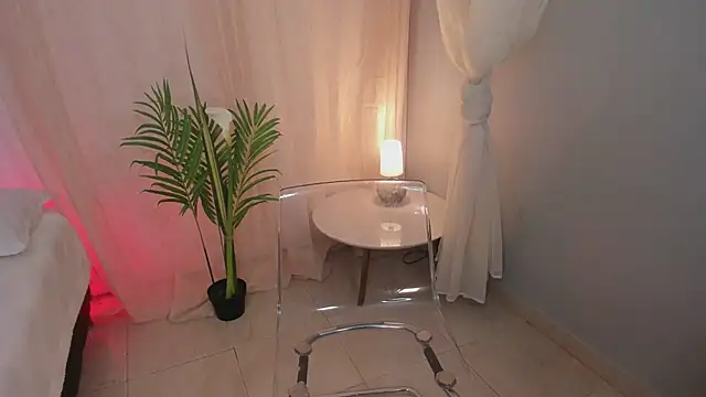 Lia Sweett  online show from March 2026 04:00:01 PM