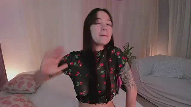 Lia Sweett  online show from February 2026 02:49:01 PM