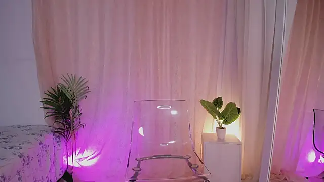 Lia Sweett  online show from February 2026 04:15:01 PM