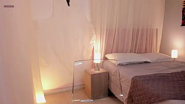 Lia Sweett  online show from October 2025 03:22:02 PM