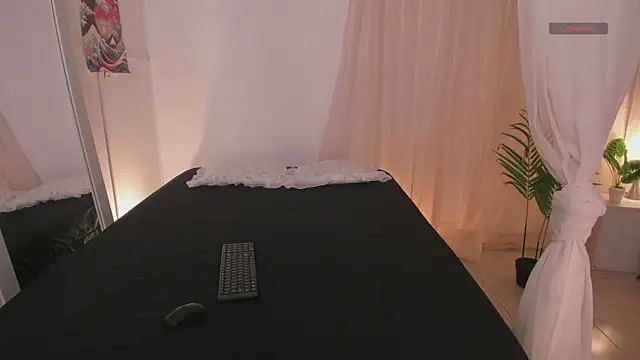 Lia Sweett  online show from February 2026 03:29:02 PM