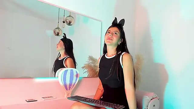 Iiam danii online show from December 2024 05:00:02 PM