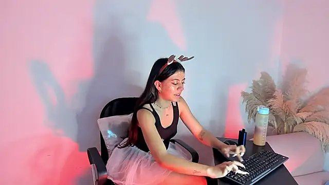 Iiam danii online show from December 2024 04:07:01 PM